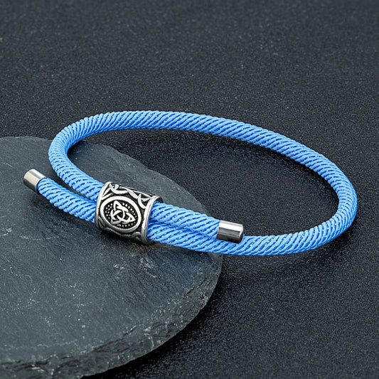 Nahaufnahme des Seilketten-Looks am Vika-Armband - modisches Design mit Lace-up-Verschluss