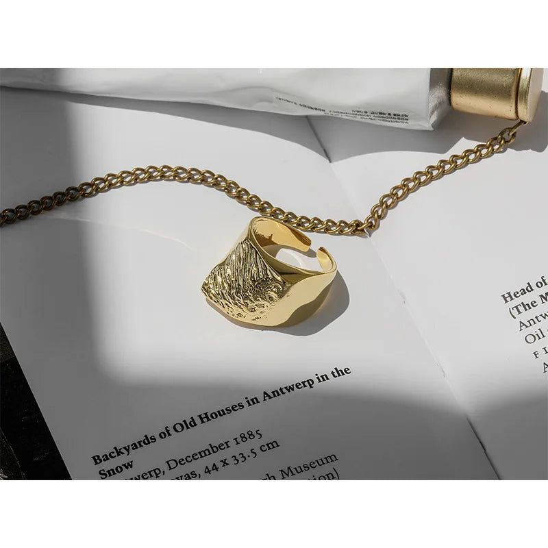 Pflege von 14K und 18K Gold Schmuck: So bleibt dein Schmuck strahlend