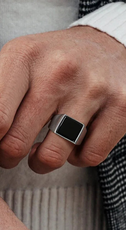 Ring Arthur Produktdetail - robuster Edelstahl mit hochwertiger Goldveredelung