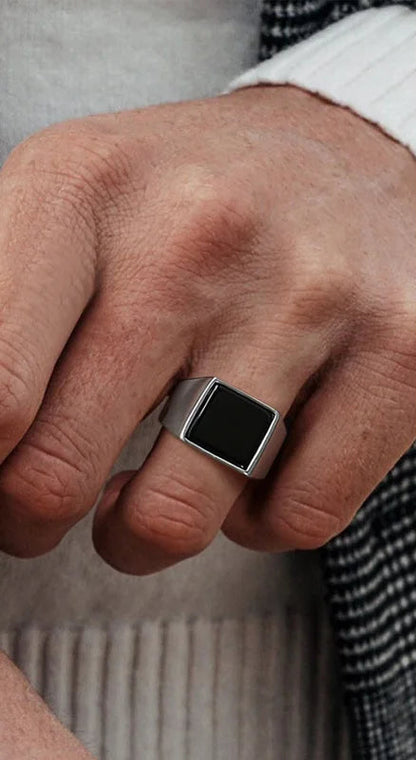 Ring Arthur Produktdetail - robuster Edelstahl mit hochwertiger Goldveredelung