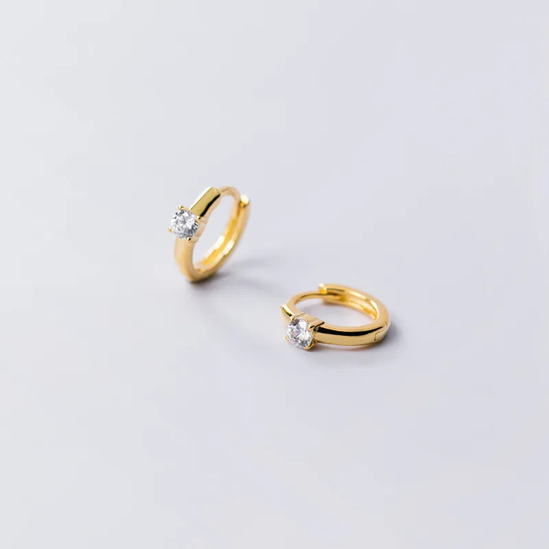„Kleine Creolen mit hochwertiger 18K Vergoldung über 925 Sterling Silber, glänzendes Finish.“
