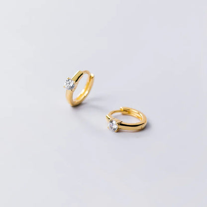 „Kleine Creolen mit hochwertiger 18K Vergoldung über 925 Sterling Silber, glänzendes Finish.“