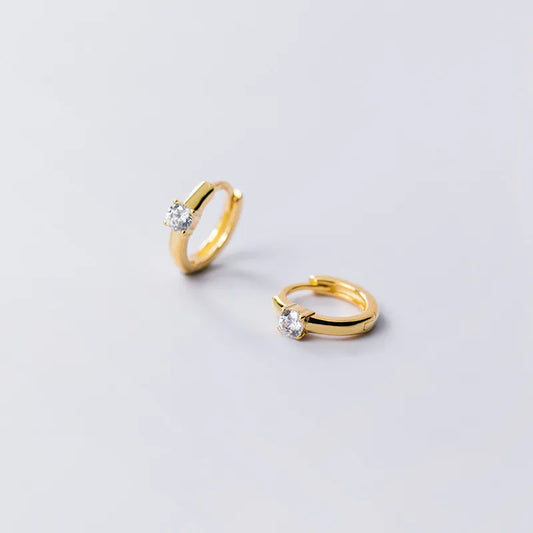 „Kleine Creolen mit hochwertiger 18K Vergoldung über 925 Sterling Silber, glänzendes Finish.“