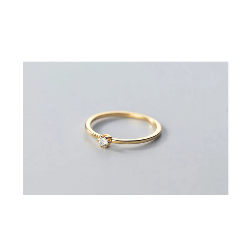 Schmaler Damenring aus 925 Sterling Silber mit 18 Karat Gelbgold-Vergoldung und eingefasstem Zirkoniastein