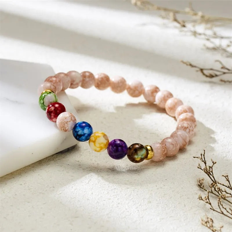 Verschiedene Farbvarianten des Chakry Armbands - bunte, blaue und schwarz-weiße Ausführungen