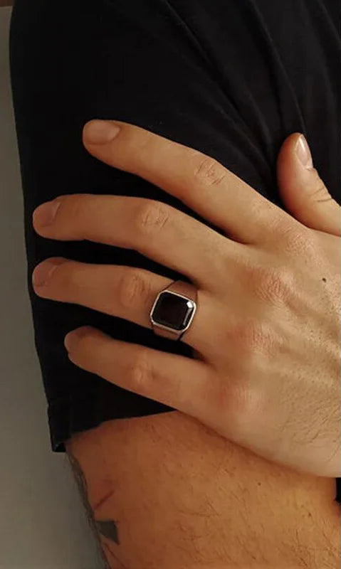 Ring Arthur Detailansicht - hochwertige Materialqualität und präzise Verarbeitung sichtbar