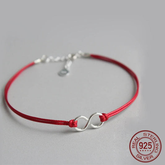 Armband Fini aus 925 Sterlingsilber mit rotem Faden und geometrischem Design