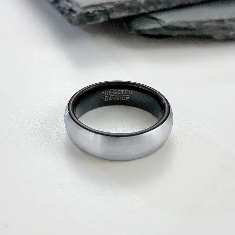 Ringschmuck, silberner Ring mit schwarzer Lasergravur 