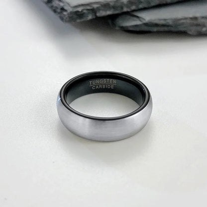 Ringschmuck, silberner Ring mit schwarzer Lasergravur 