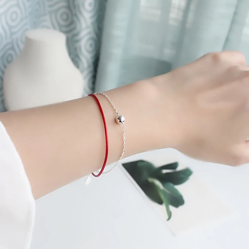 Nahaufnahme der 925er Sterlingsilber Perle des Armband Alma - hochwertige Verarbeitung sichtbar
