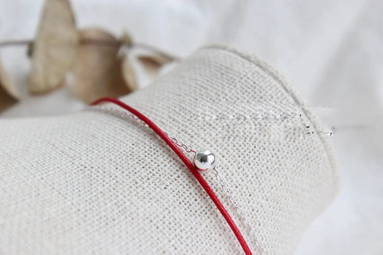 Armband Alma Größenvergleich - zeigt die zarte Dimension des handgefertigten Schmucks
