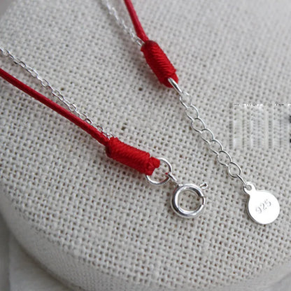 Armband Alma am Handgelenk getragen - zeigt die perfekte Passform und elegante Optik
