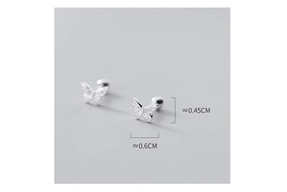 Filigrane Schmetterlings-Ohrstecker aus 925 Sterling Silber mit feiner Strukturierung und praktischem Kugelverschluss.
