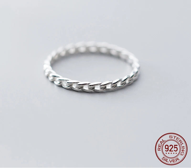Filigraner Panzerketten-Ring aus glänzend poliertem 925 Sterling Silber mit feiner Kettenstruktur