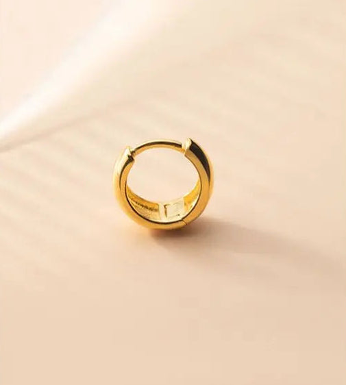 Ein Hoop Chunky Ohrring 18K Gold Vergoldet, Dick Glänzend Minimalistisch