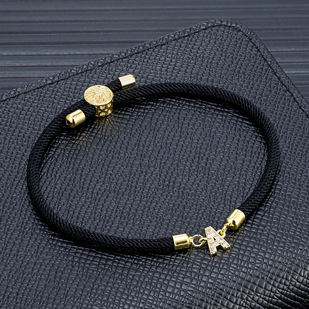 Linda Armband Sicherheitsverschluss Detail versteckt elegant Nahaufnahme
