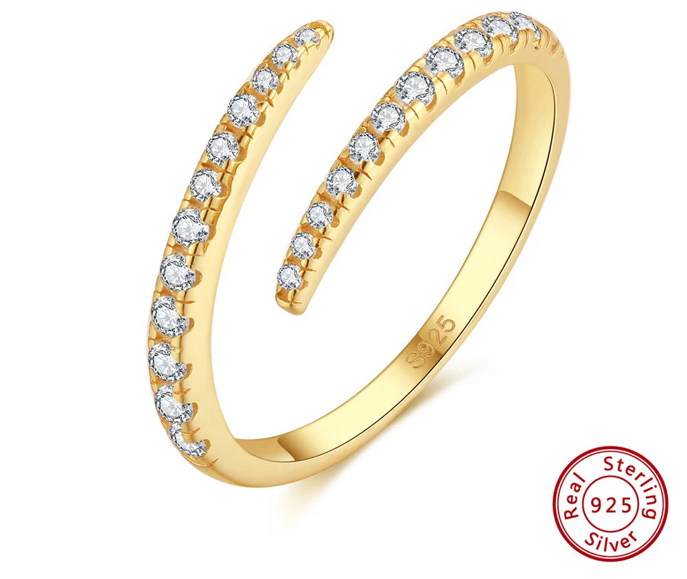 „Eleganter, offener Wickelring aus 925er Sterlingsilber mit 14K Gold-Vergoldung, besetzt mit funkelnden Zirkonia-Steinen in Pavé-Fassung.“