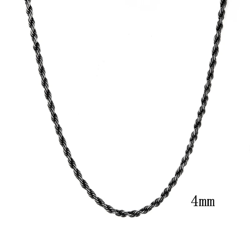 Detailansicht des 4mm breiten Querschnitts der schwarzen Edelstahl-Kordelkette (dünnere Variante).