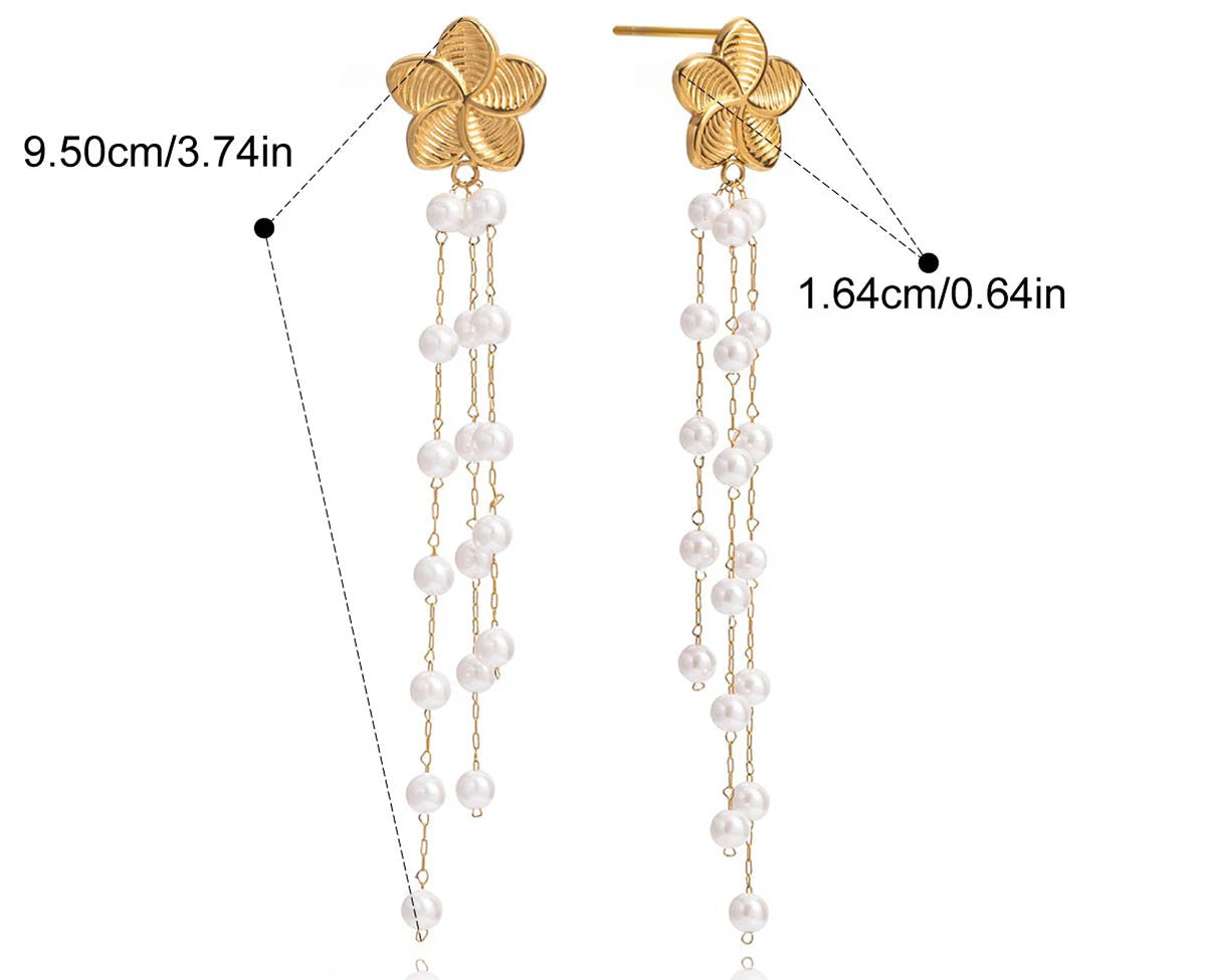 Ein Paar Blumen-Ohrhänger aus 18K vergoldetem Edelstahl mit Acrylperlen, mit den Maßen 9,53 cm x 1,60 cm.