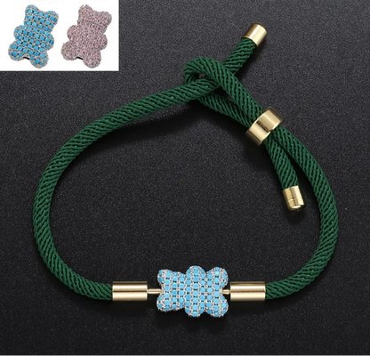 Nahaufnahme des runden Kupfer-Charms am Armband Sam - Hochwertiges Statement-Detail
