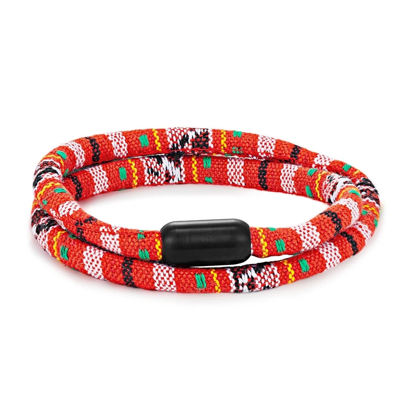 Armband Jaden - Robustes Edelstahlarmband mit geometrischem Boho-Design und magnetischem Verschluss auf weißem Hintergrund
