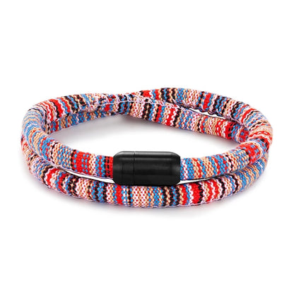 Nahaufnahme des geometrischen Boho-Musters - Kunstvolle Edelstahl-Verarbeitung des Armband Jaden
