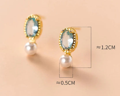 Produktgrafik der vergoldeten Silber-Ohrringe mit Maßangaben: Gesamthöhe ca. 1,2 cm, Breite des Zirkonias ca. 0,6 cm. Materialhinweis: S925 Sterling Silber mit 18K Gold-Platierung.