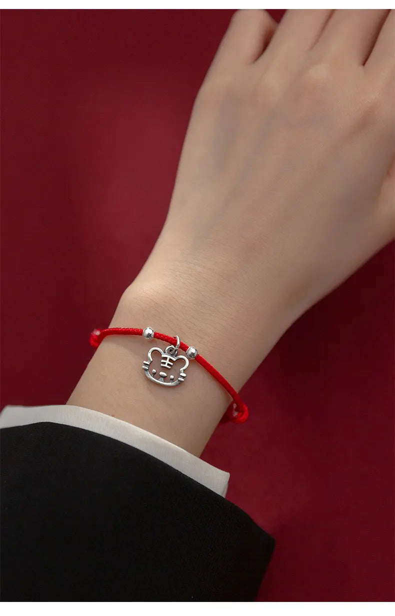 Armband Zoe Trageansicht - zeigt Passform und Stil am Handgelenk