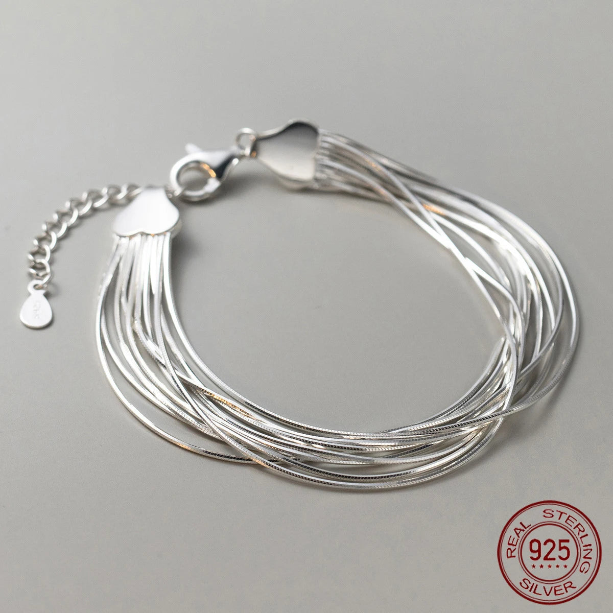 Mehrsträngiges Damen-Armband aus glänzendem 925 Sterling Silber mit feinen Schlangenketten-Strängen und stabilem Karabinerverschluss