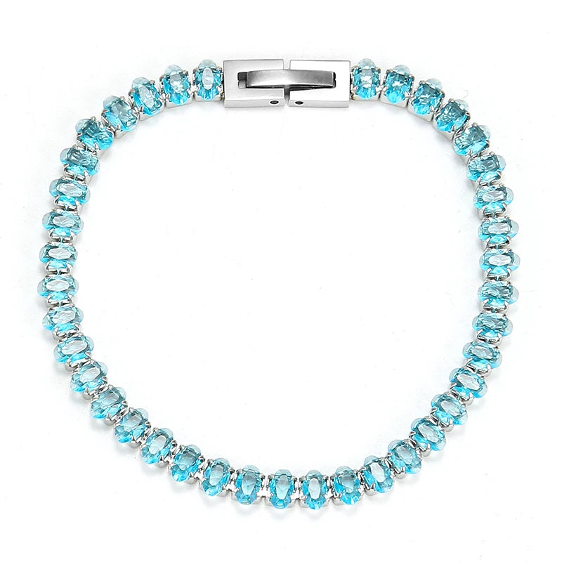 Armband Stephanie am Handgelenk getragen - Zeigt die elegante Passform der 18 cm Seilkette
