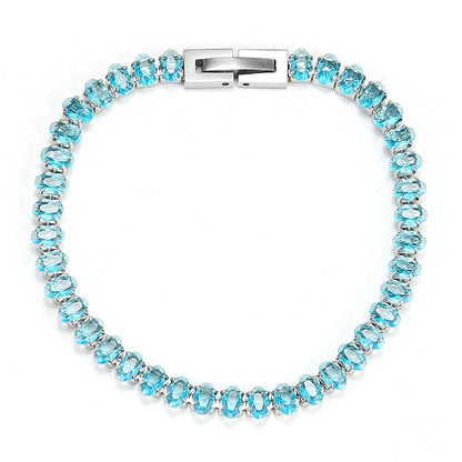 Armband Stephanie am Handgelenk getragen - Zeigt die elegante Passform der 18 cm Seilkette
