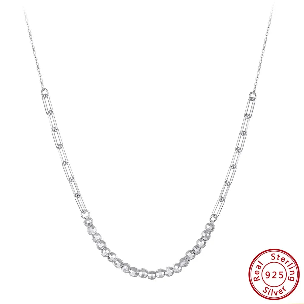 Freigestellte, silberne Halskette aus 925er Sterling Silber mit einer Kette aus länglichen, miteinander verbundenen Elementen. Das 'Real 925 Sterling Silver' Echtheitssiegel ist unten rechts sichtbar.