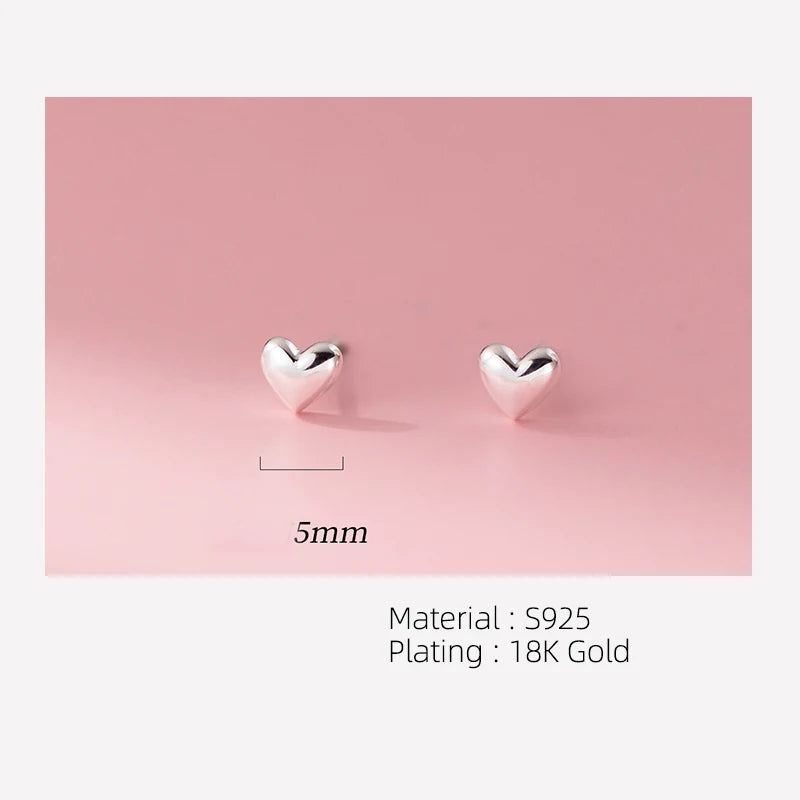 Produktübersicht mit Maßangabe (5mm) und Material-Details für die Herz-Ohrstecker aus 925 Silber und 18K Vergoldung.