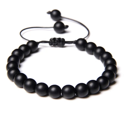 Yoga-Armband während Meditation getragen - Perfekter Begleiter für spirituelle Praktiken
