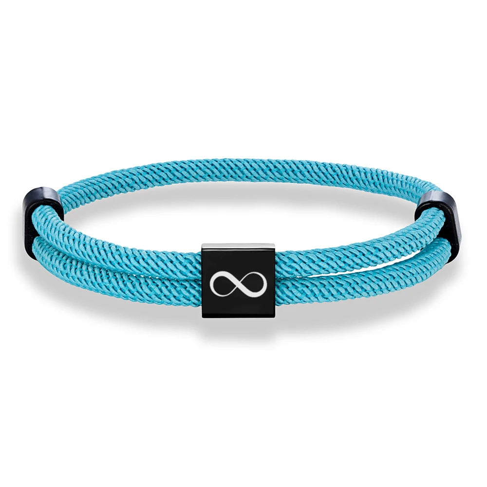 Infinity-Armband beim Strand und Surfen - wasserfest und sommerlich