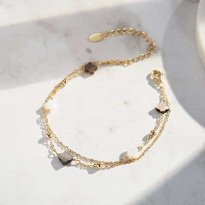 Doppeltes Gliederarmband aus 14K Gold vergoldetem 925er Sterling Silber mit Kleeblättern.