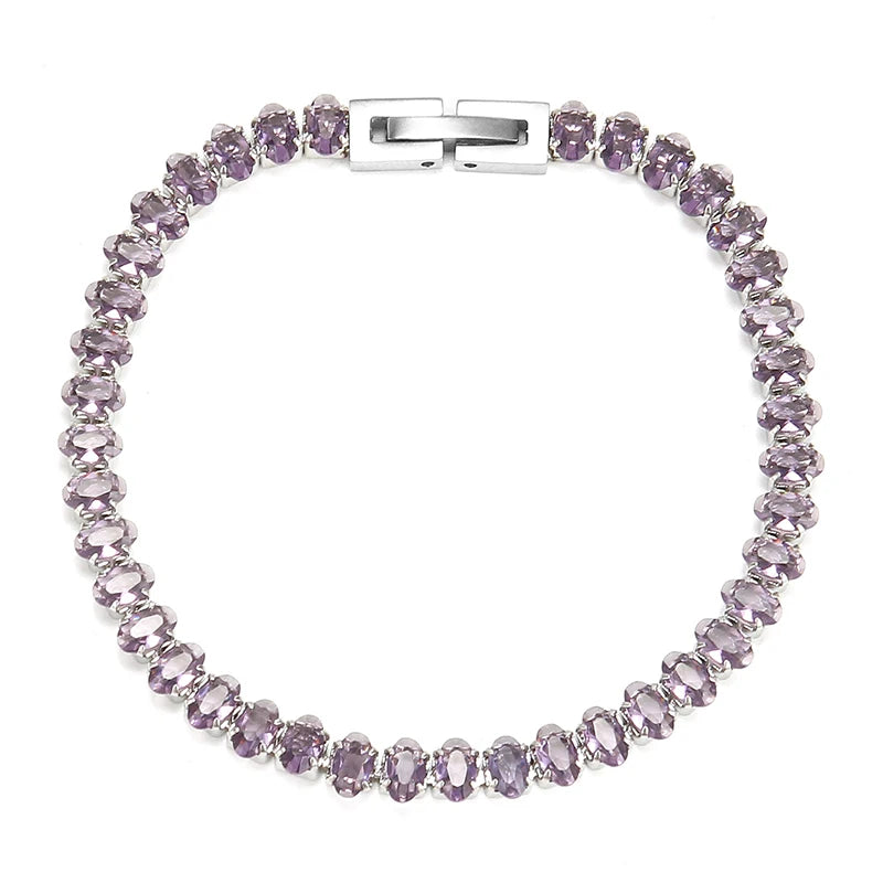 Nahaufnahme der Edelstahl-Oberfläche des Armband Stephanie - Zeigt die hochwertige, rostfreie Verarbeitung
