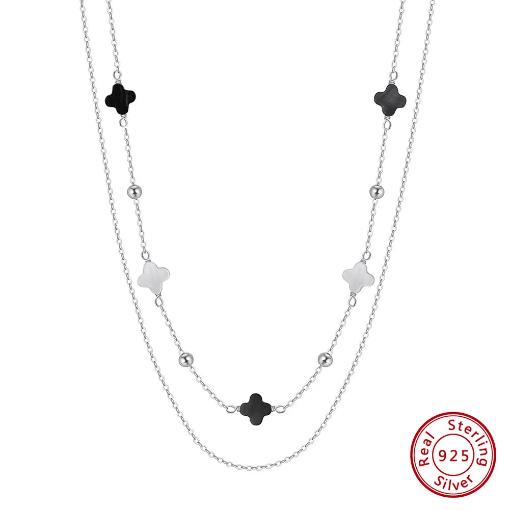Doppelte Gliederkette aus 925er Sterling Silber mit beigen und schwarzen vierblättrigen Kleeblättern (Clover).