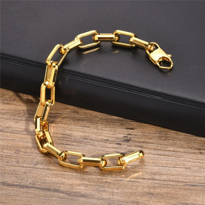 Armband Arwic in verschiedenen Winkeln - vielseitiges Vintage-Design
