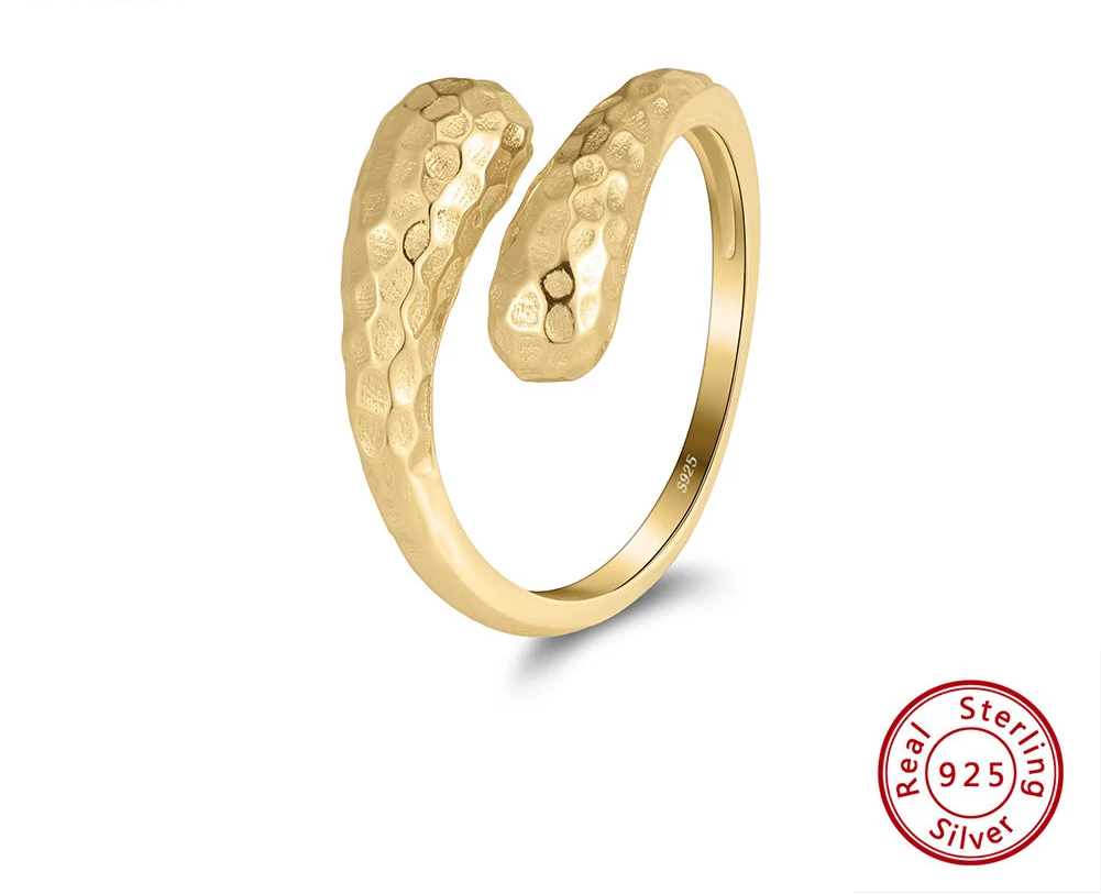 Vergoldeter Schlangenring aus 925er Sterling Silber, gehämmert, verstellbar. Unten rechts: Siegel "Real 925 Sterling Silver".
