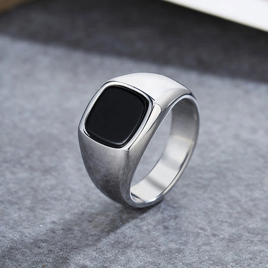 Zeitloser, silberfarbener Edelstahl-Siegelring mit glattem, schwarzem Einlege-Stein