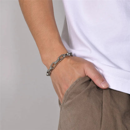 Nahaufnahme Armband Arwic - 9,2 mm breite Glieder mit hochwertigem Edelstahl
