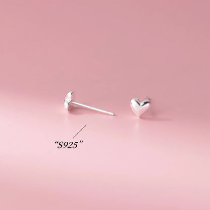 Detailansicht des Ohrstecker-Stifts mit S925-Echtheitsstempel zur Bestätigung des Sterling-Silber-Materials.