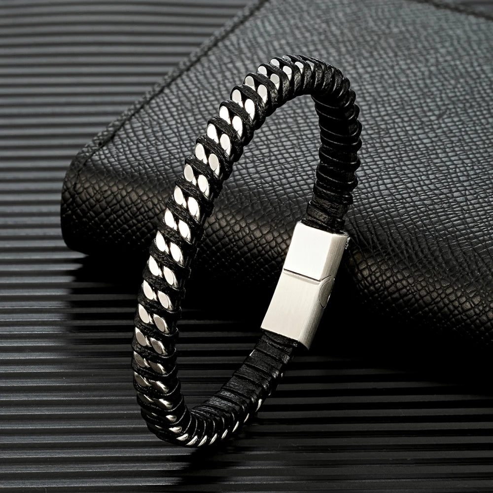 Detailansicht Jack Armband - Vintage-Farbton mit geometrischem Punk-Stil und Leder-Edelstahl-Kombination