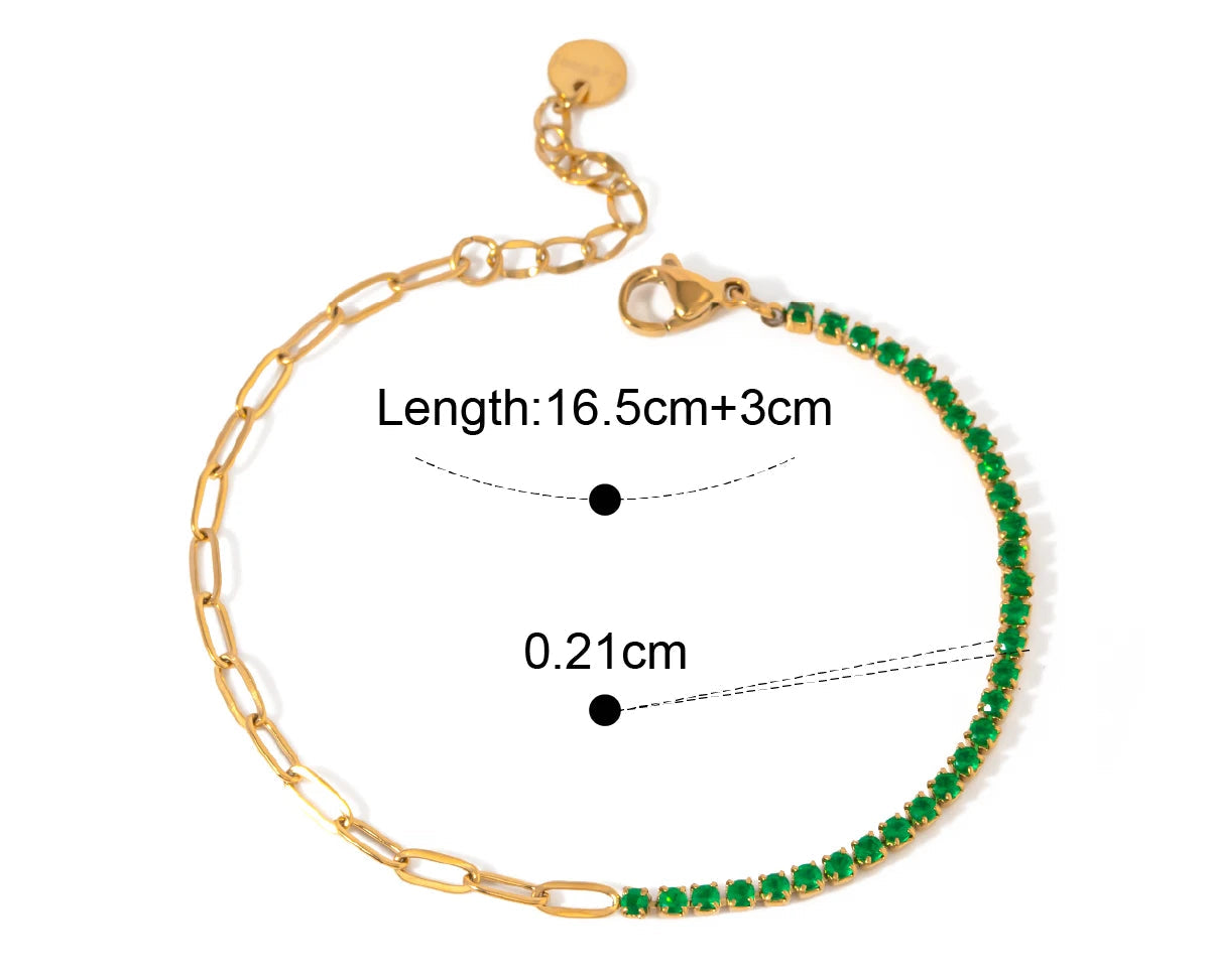 „Maßangaben für das smaragdgrüne Zirkonia-Armband: Verstellbare Länge von 16,5 cm bis 19,5 cm, Breite 0,21 cm.“