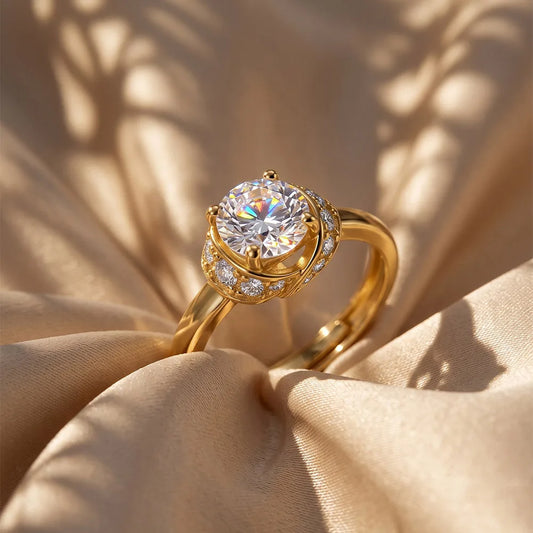 Prunkvoller Solitär-Verlobungsring aus 925 Sterling Silber mit 14K Gold-Vergoldung, großem Zirkonia und umrahmendem Zirkonia-Blütenkranz