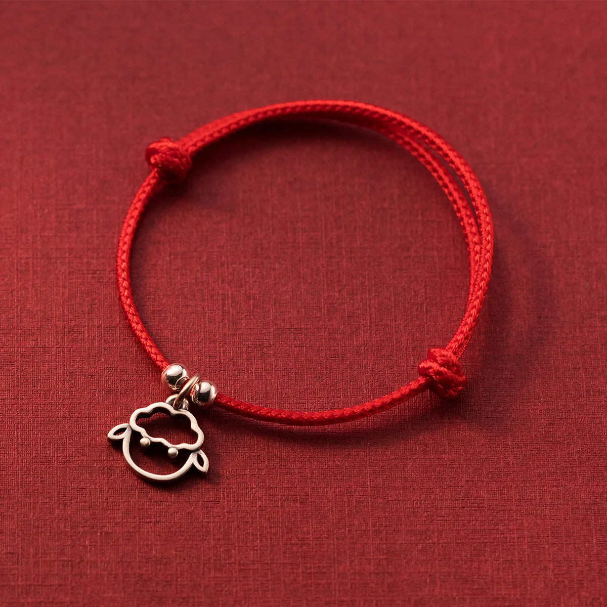 Armband Zoe auf weißem Hintergrund - komplette Ansicht des Schmuckstücks