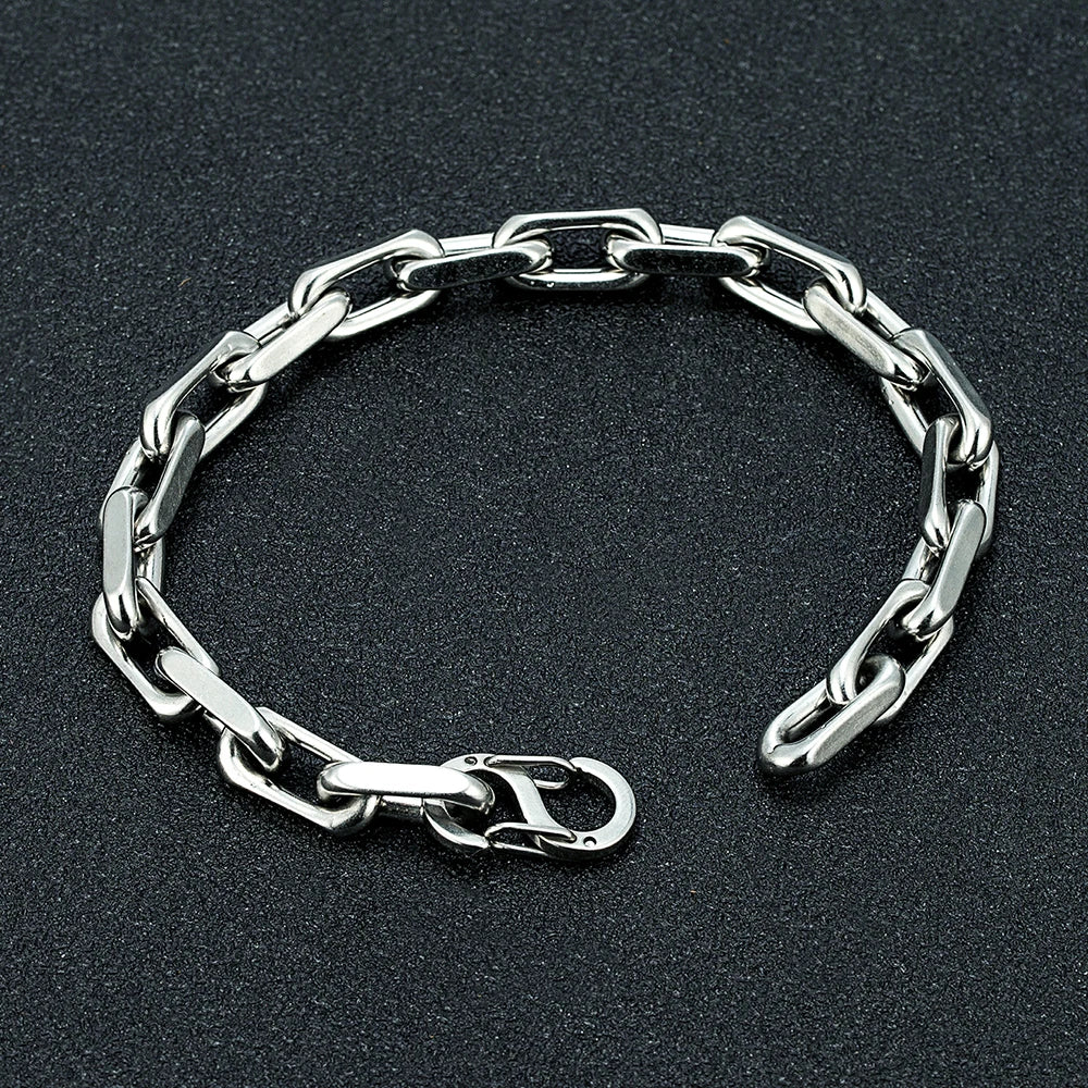 Armband Bicy am Handgelenk getragen - stilvolle Ergänzung für den täglichen Gebrauch