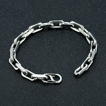 Armband Bicy am Handgelenk getragen - stilvolle Ergänzung für den täglichen Gebrauch