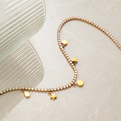 Funkelnde goldene Kette aus PVD 18K vergoldetem Edelstahl und Zirkoniasteinen | Halskette mit Sternen- und Mondanhängern